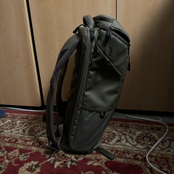 The North Face Kaban Transit Backpack (Green) - Picture 4 of 7